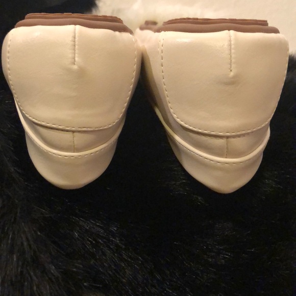 Cream Flats/Loafers - Picture 6 of 6